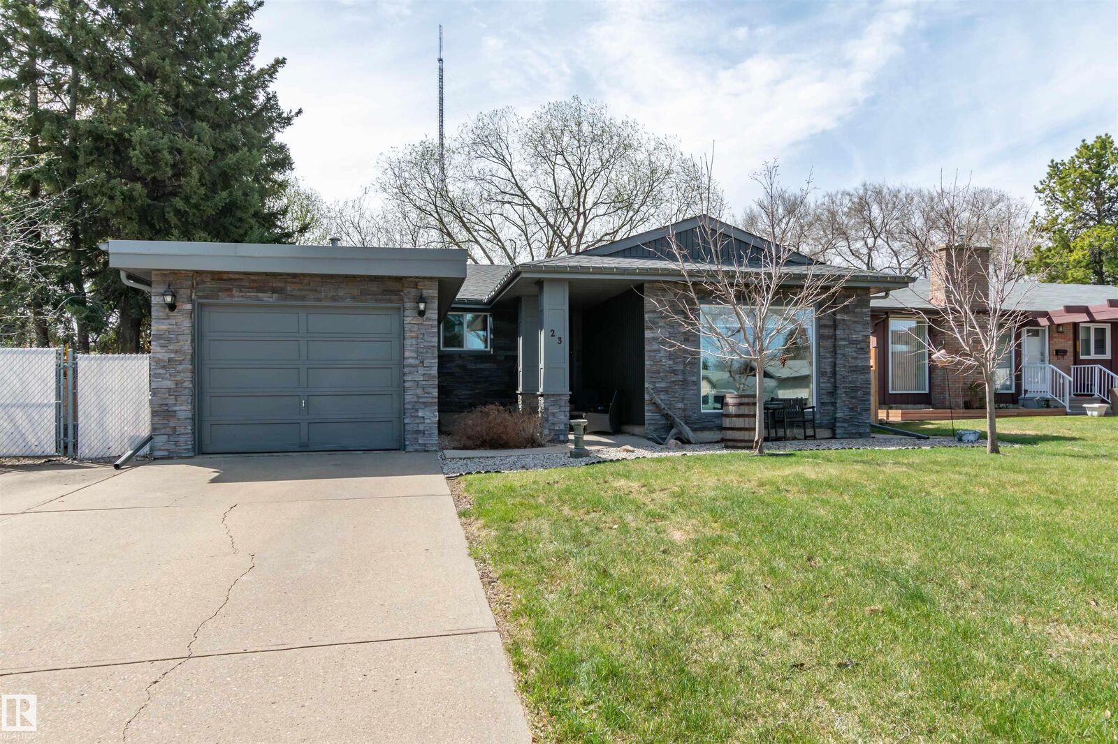 Property Photo:  23 Circlewood Drive  AB T8A 0K5 