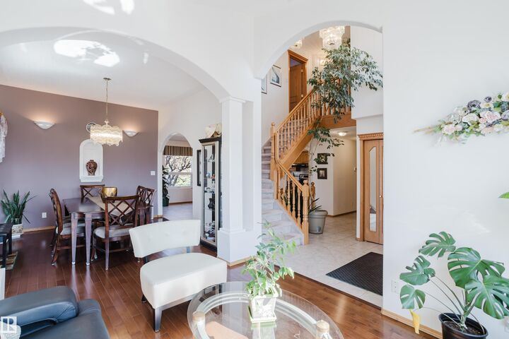 Property Photo:  518 Reid Close Close NW  AB T6R 2M3 