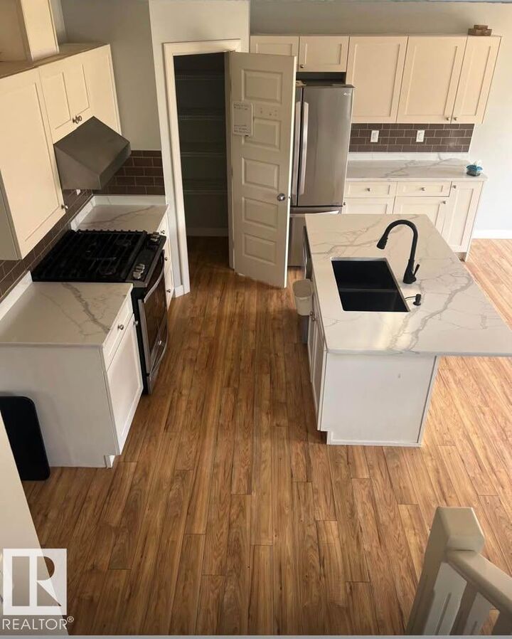 Property Photo:  1699 Cunningham Way SW  AB T6W 0W5 