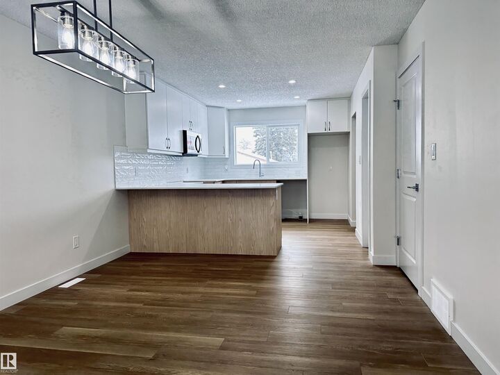 Photo de la propriété: 4843 115 Avenue NW AB T5W 0W3