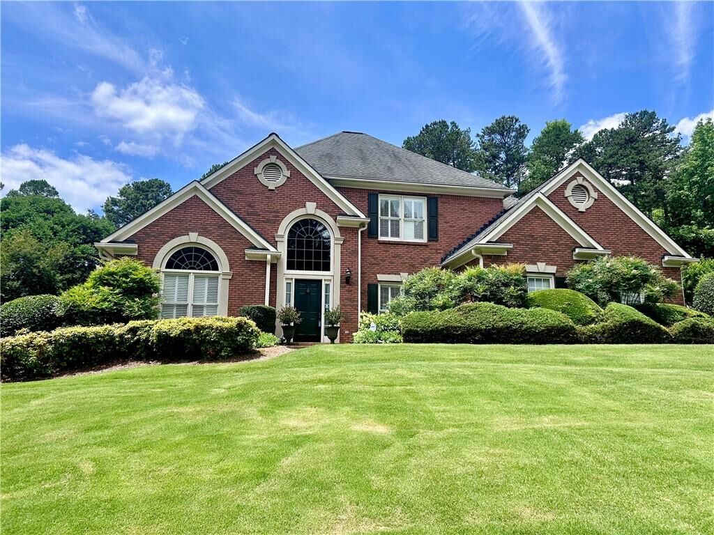 Property Photo: 1110 Woodland Trace GA 30041