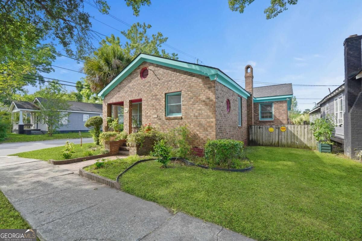 Property Photo: 702 E 32nd Street GA 31401