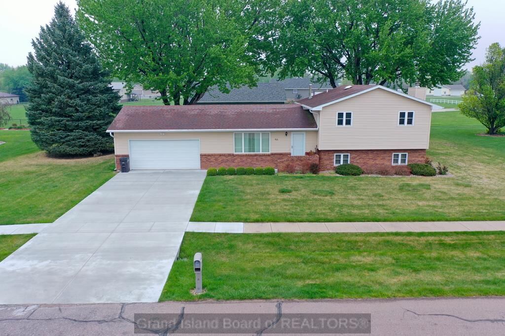 Property Photo:  631 Swan Ln  NE 68801 