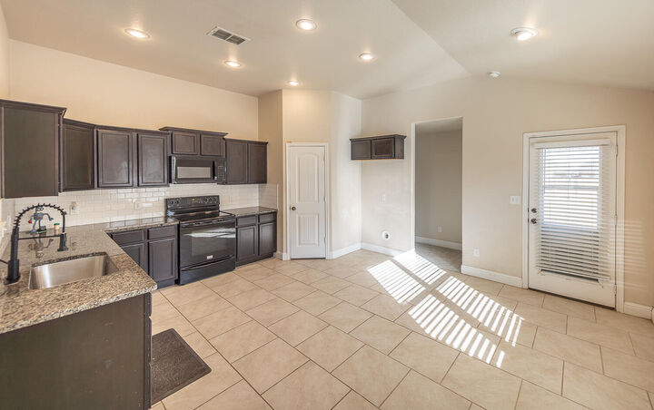 Property Photo: 3618 Ridgely Avenue TX 79407