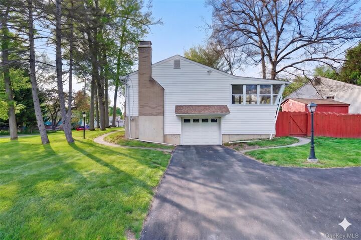 Property Photo:  2 Gary Place  NY 12590 