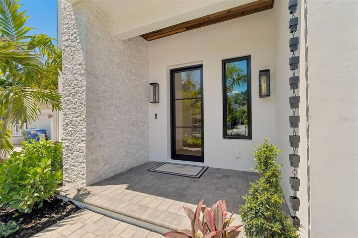 Property Photo: 3605 W Kensington Avenue FL 33629