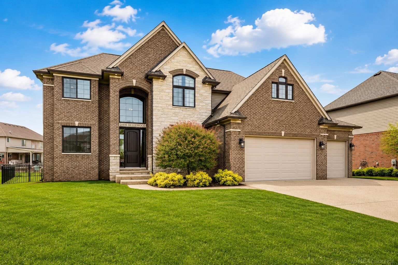 Property Photo:  21936 Bellewood Drive  MI 48044 