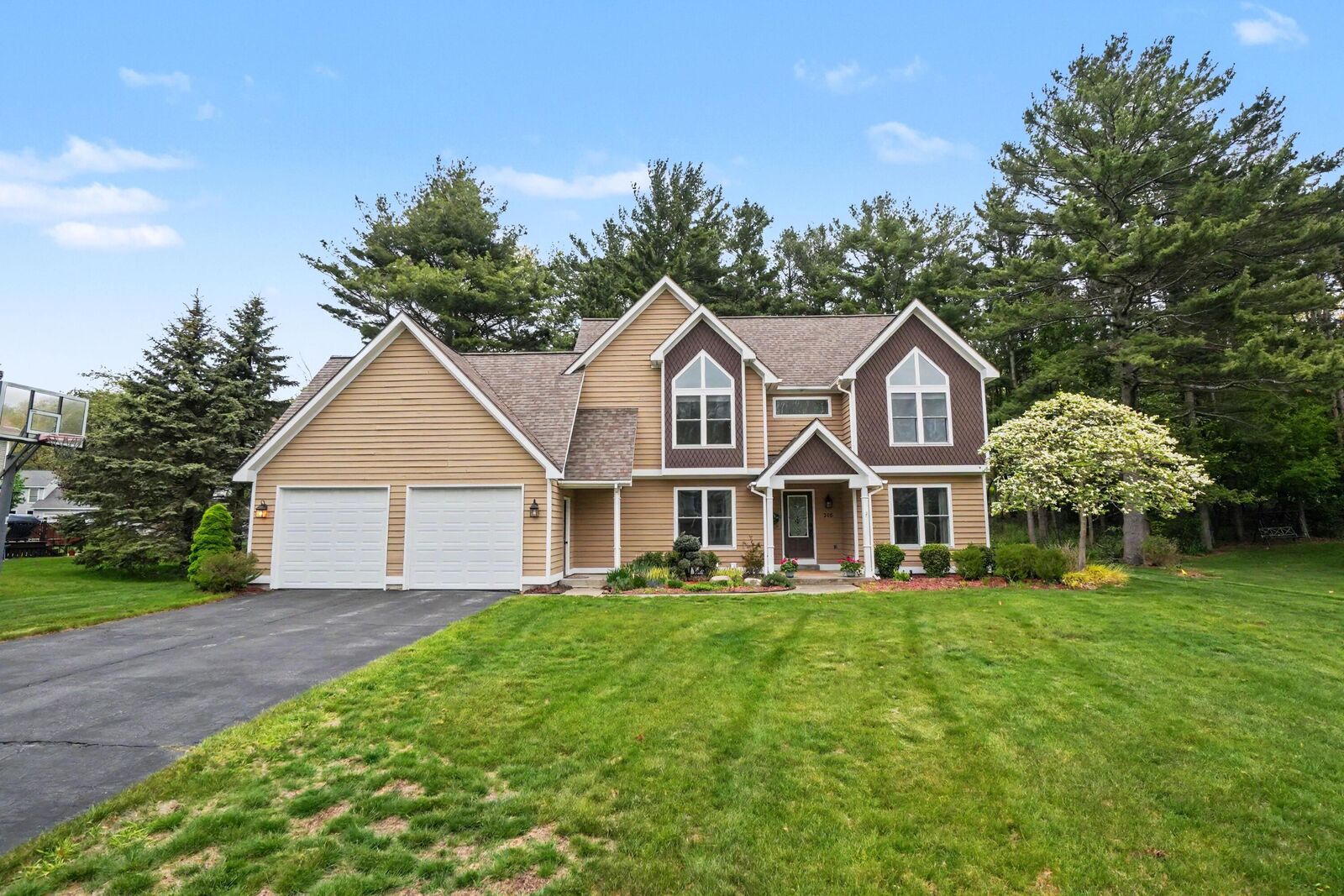 Property Photo:  205 Woodlark Court  MI 49424 