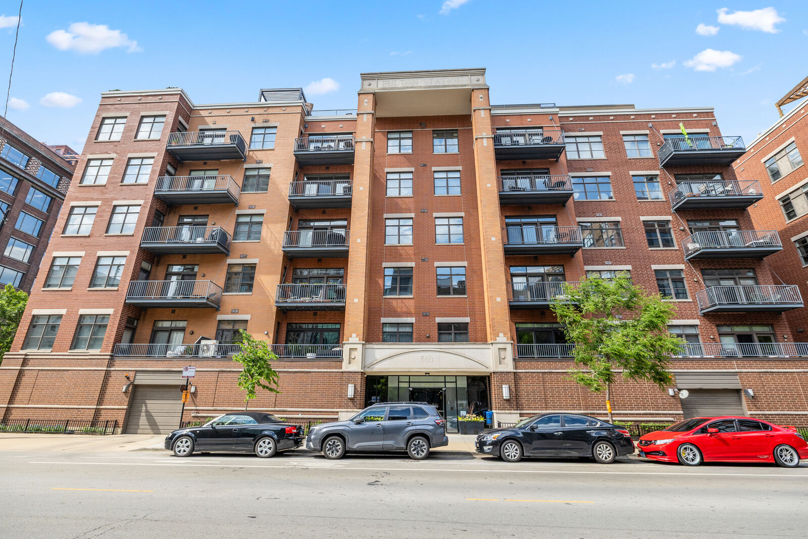 Property Photo: 560 W Fulton Street 403 IL 60661