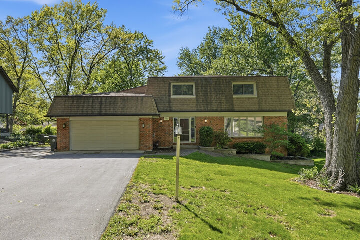 Property Photo:  10S324 E Hampshire Lane  IL 60527 