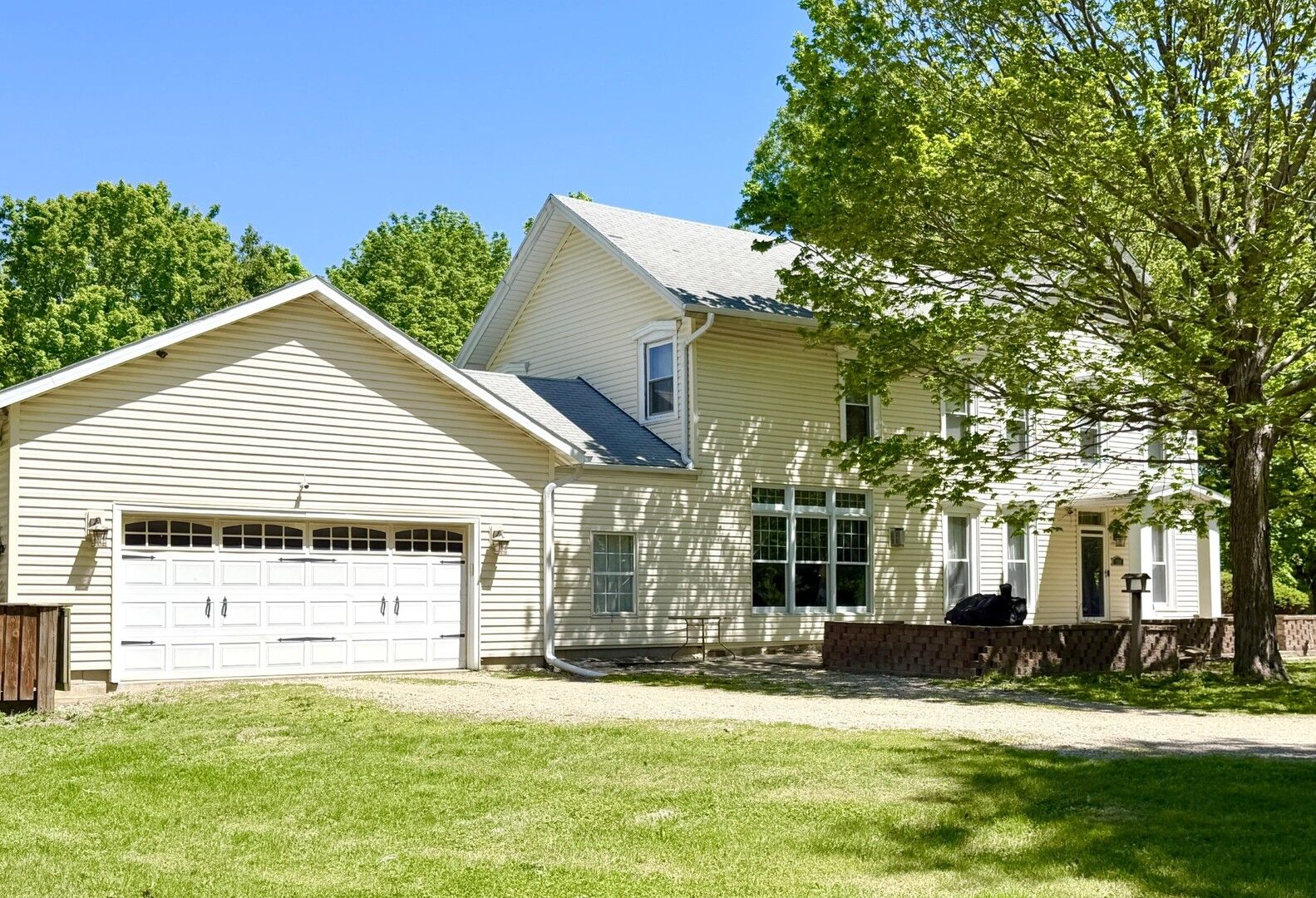 Property Photo:  206 S Hawthorne Avenue  IL 61326 