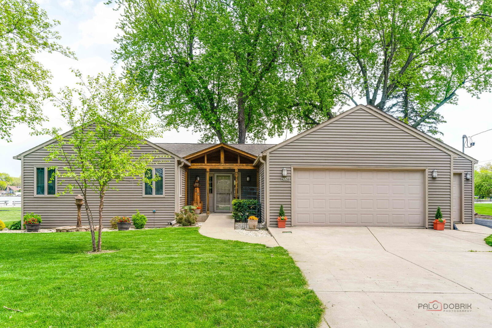 Property Photo:  4226 N Riverdale Drive  IL 60051 
