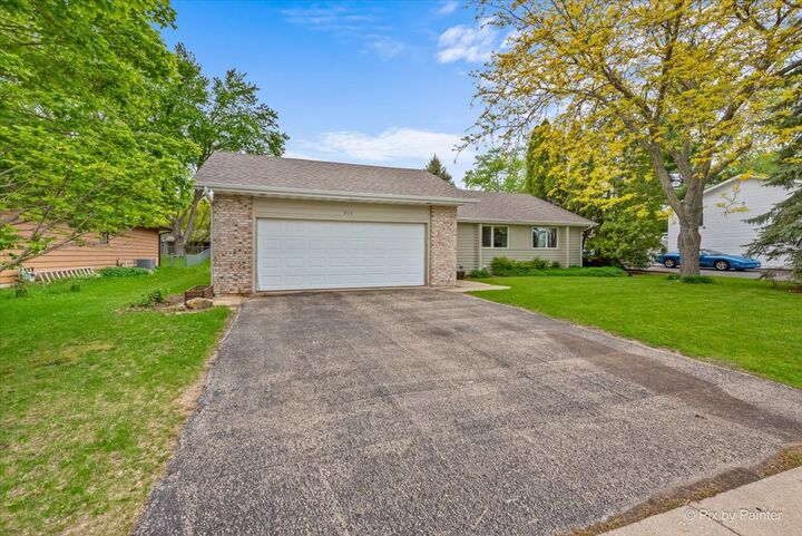 Property Photo:  915 S 8th Street  IL 60115 