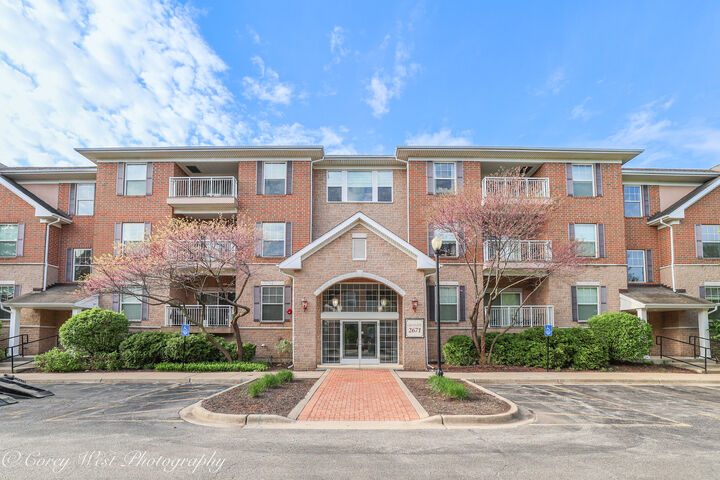Property Photo:  2671 Stone Circle 103  IL 60134 