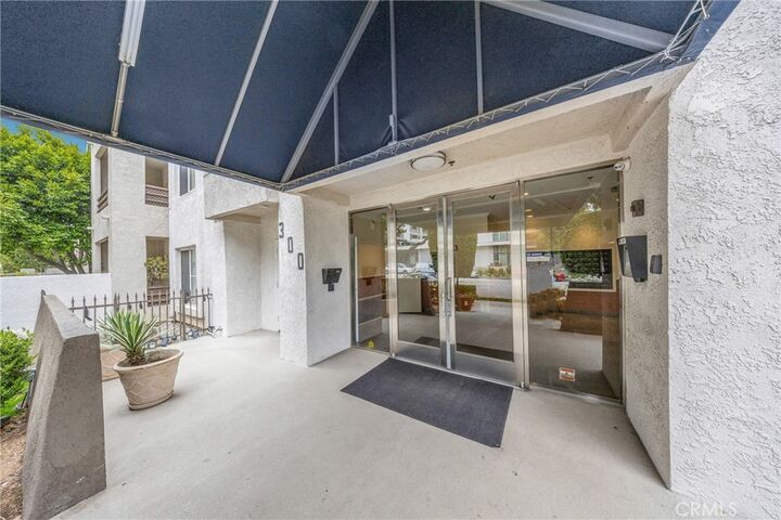 Property Photo:  300 N El Molino 327  CA 91101 