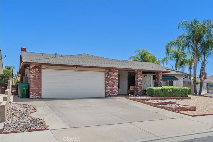 Property Photo: 27166 Dahlia Ct CA 92586