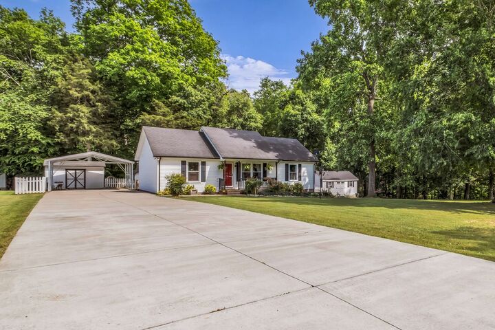 Property Photo:  2017 Shawnee Ln  TN 37073 