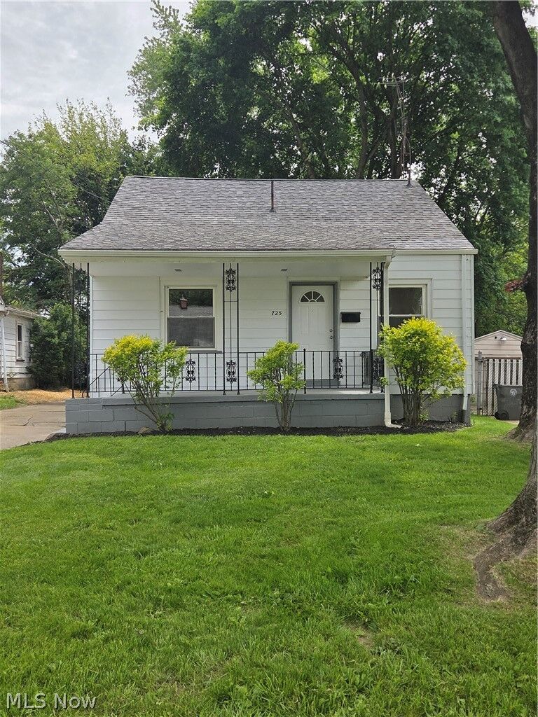 Property Photo: 725 Pasadena Avenue OH 44502