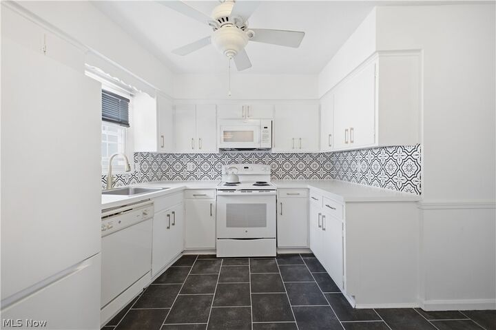 Property Photo:  7 Meadowlawn Drive 20  OH 44060 