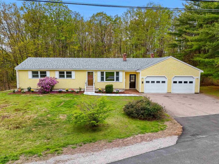Property Photo: 6 Colonial Drive NH 03249