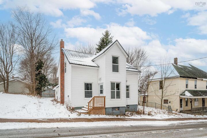 221 Maclean Street — photo 1