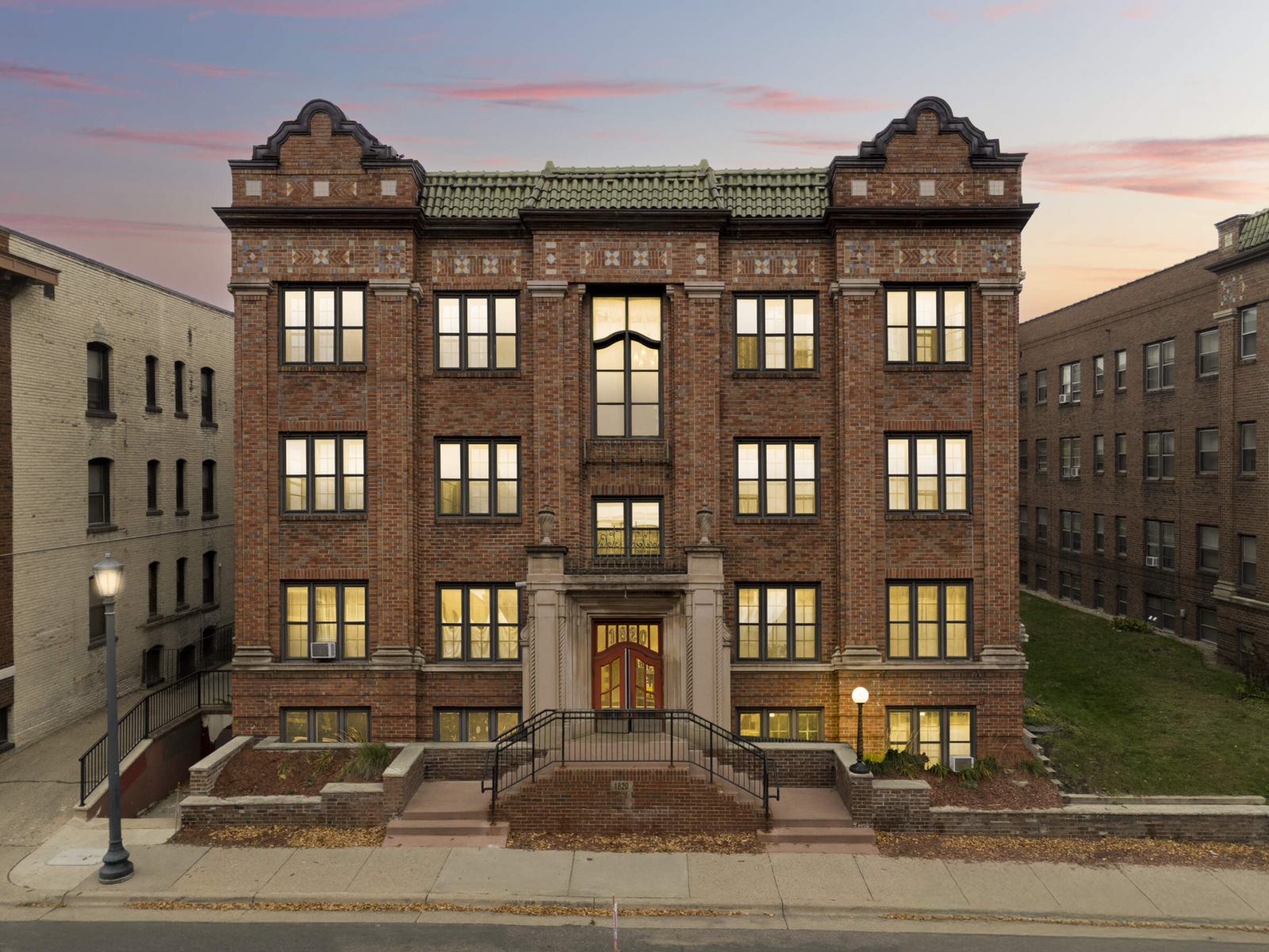Property Photo:  1820 1st Avenue S 201  MN 55403 