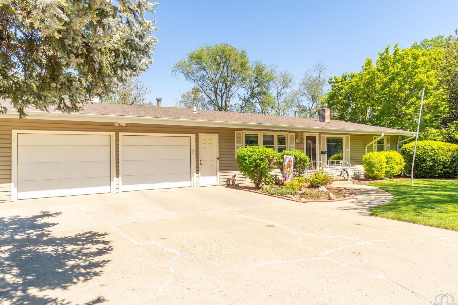 Property Photo: 3422 Cheyenne Blvd IA 51104