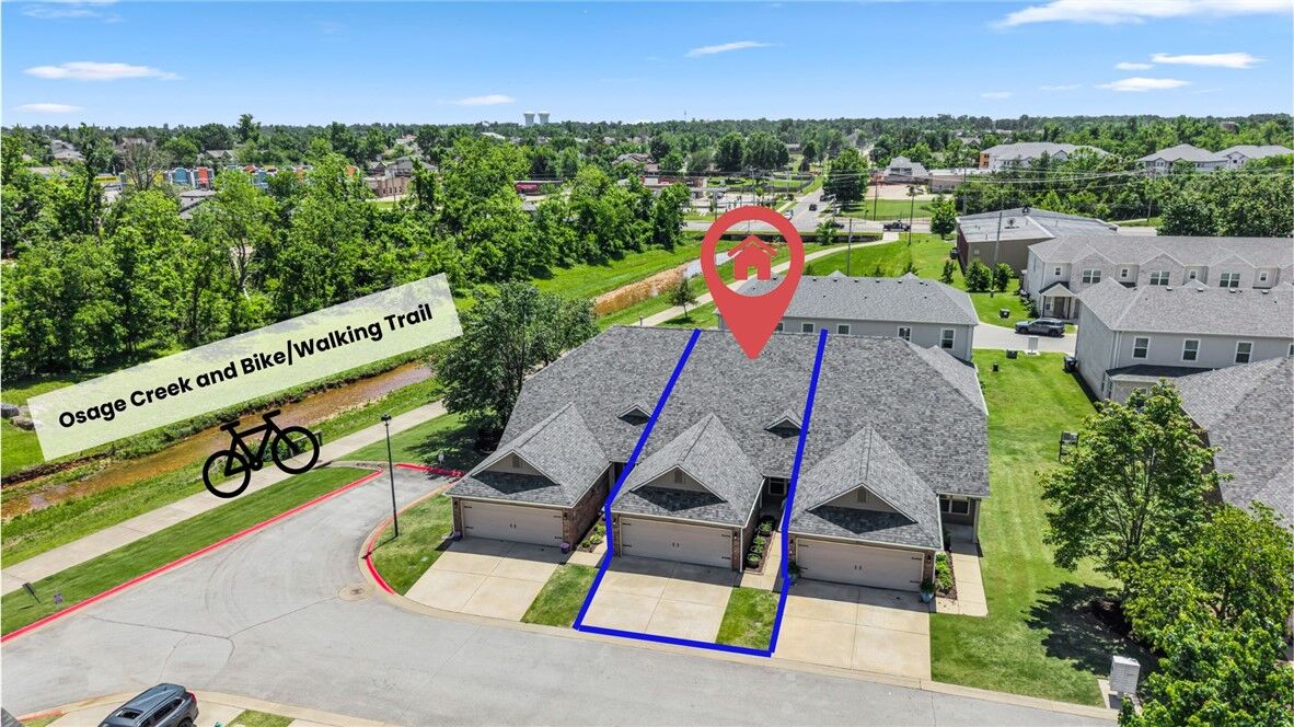 Property Photo:  2804 W Valley West Court  AR 72756 