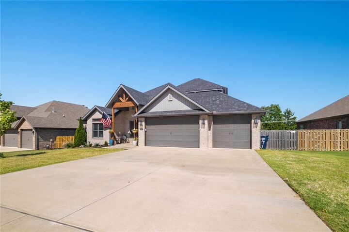 Property Photo:  702 E Valley Lane  AR 72762 