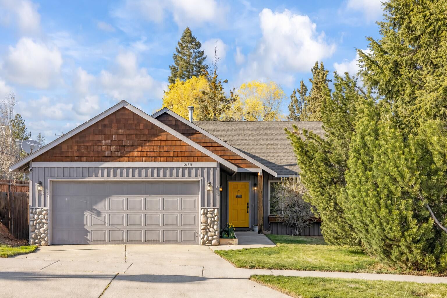 Property Photo:  2150 NE Castle Avenue  OR 97701 