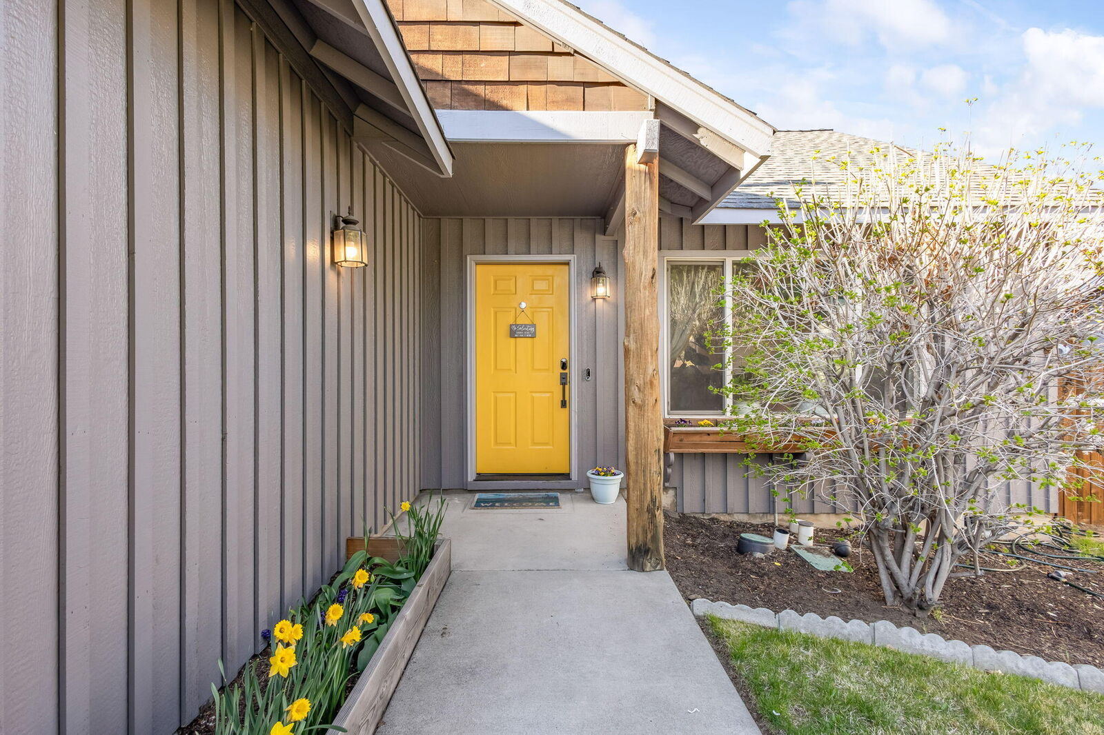 Property Photo:  2150 NE Castle Avenue  OR 97701 