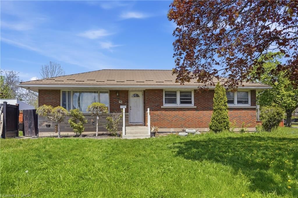 Property Photo:  42 Sunnylea Drive  ON L2M 5Z8 