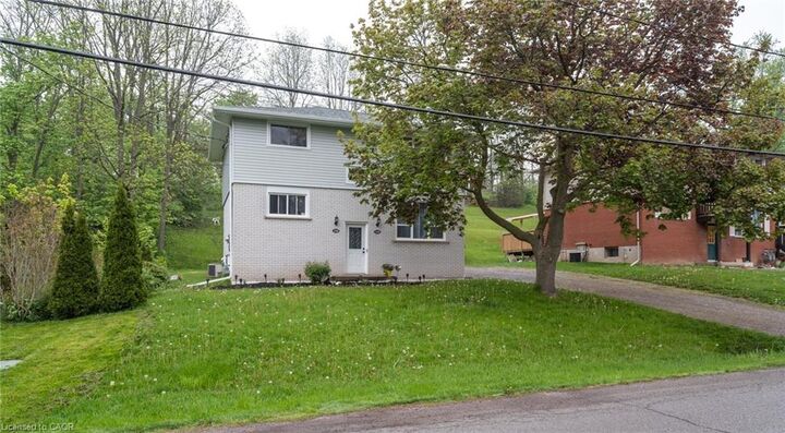 Property Photo:  118 Sutherland Street E Lower  ON N3W 1C6 