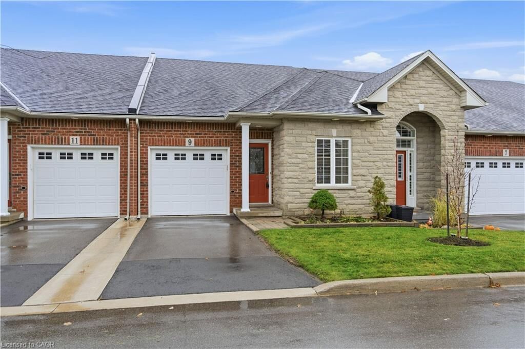 Property Photo:  9 Manitoulin Trail  ON L9B 2X8 