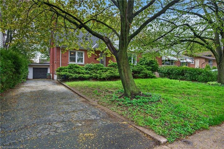 Property Photo:  39 West 21st Street  ON L9C 4M6 