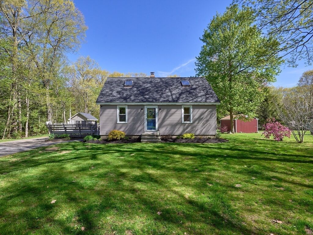 Property Photo:  6 Maple Lane  MA 01524 