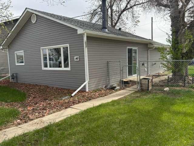 Property Photo:  148 4 Street  AB T0J 0Y0 