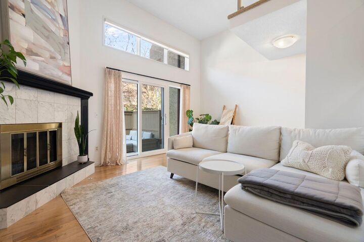 Property Photo:  18 Glamis Gardens SW  AB T3E 6S4 