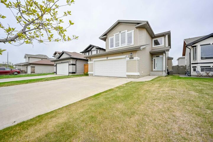 Property Photo:  8714 88A Street  AB T8X 0G6 