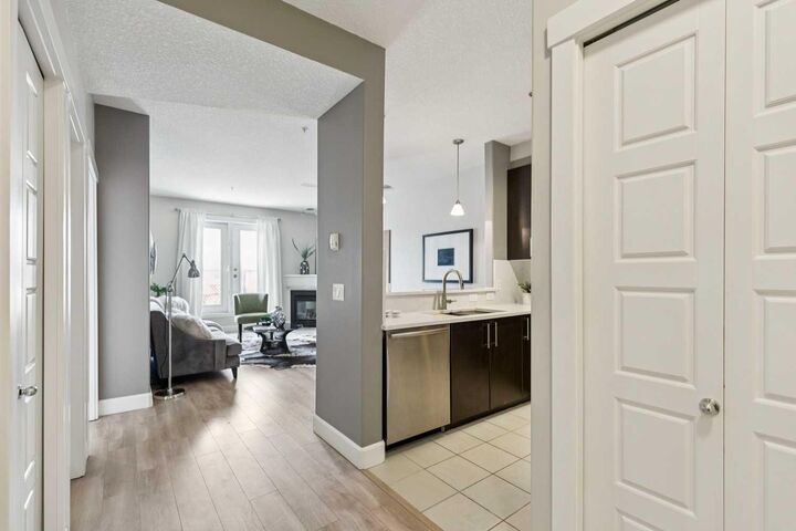 Property Photo:  830 Centre Avenue NE 403  AB T2E 9C3 