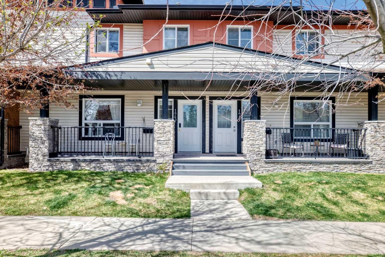 Property Photo:  173 Eversyde Common SW  AB T2Y 4Z5 