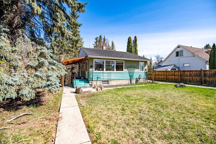 Property Photo:  4110 52 Street  AB T4N 2B9 