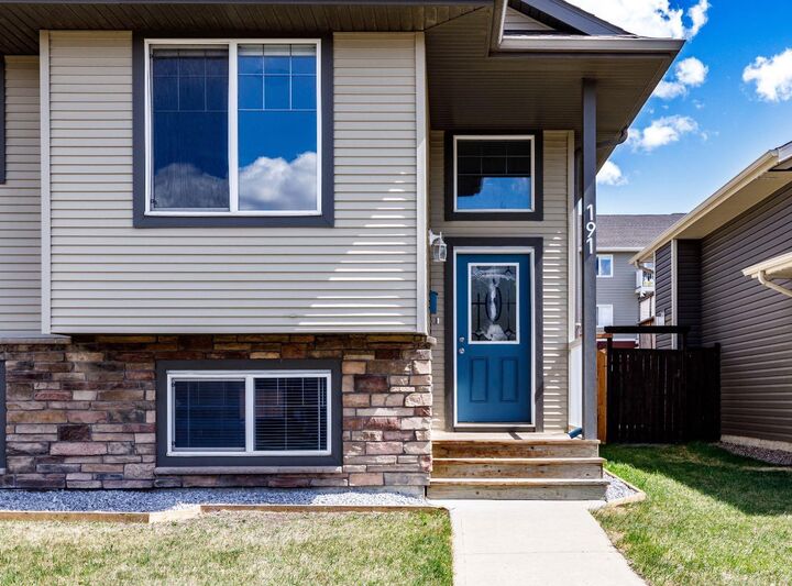 Property Photo:  191 Timberstone Way  AB T4P 0K9 