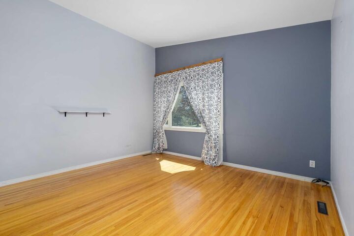 Property Photo:  630 69 Avenue SW  AB T2V 0N9 
