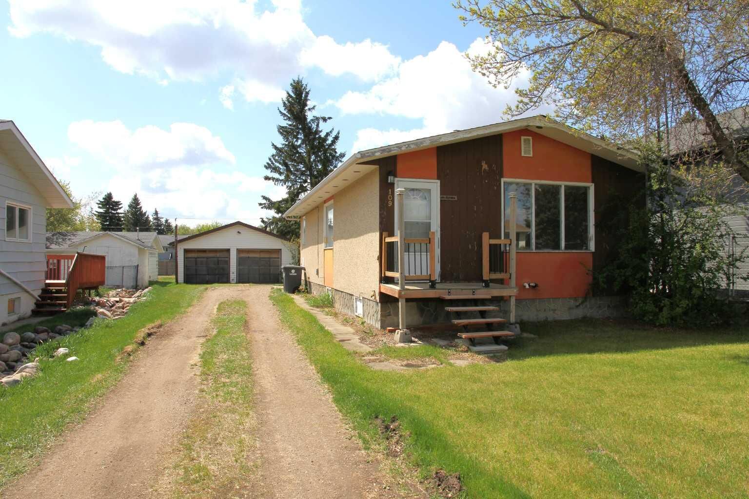 Property Photo:  109 5 Avenue W  SK S0M 1M0 