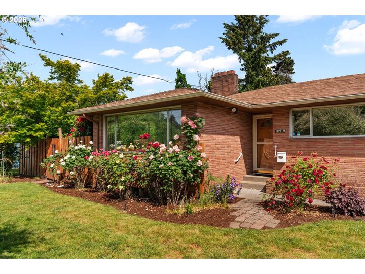 Property Photo:  10919 SE Mill Ct  OR 97216 