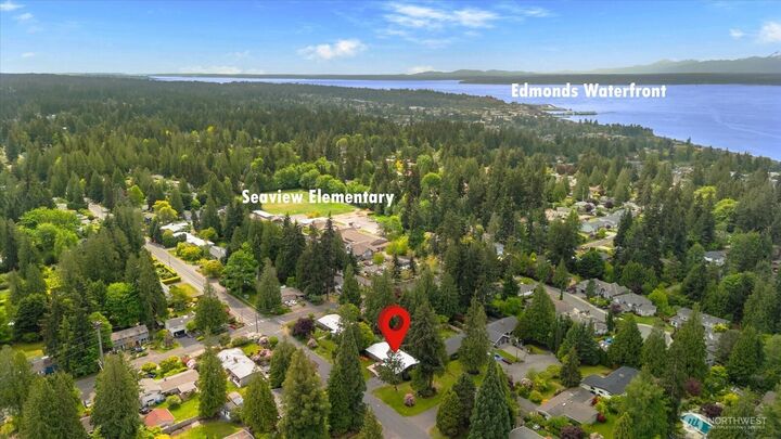 Property Photo:  18722  84th Avenue W  WA 98026 