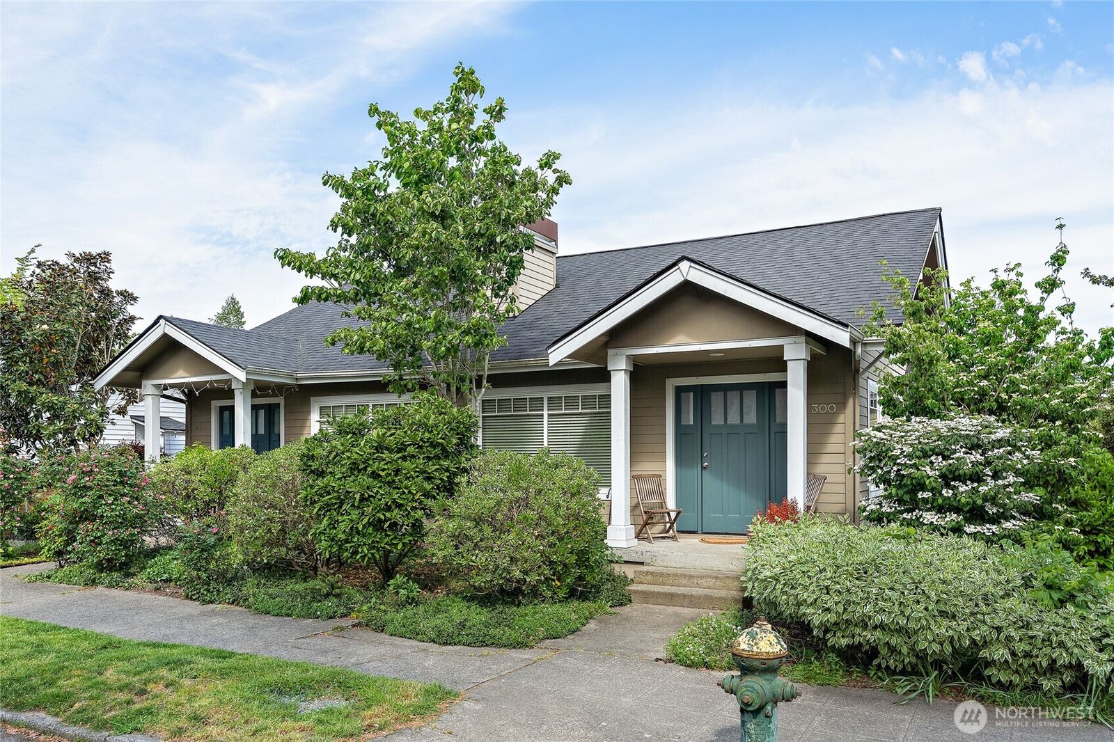 Property Photo:  300  31st Avenue A  WA 98122 