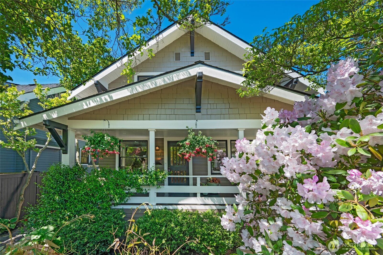 Property Photo:  5207  Wallingford Avenue N  WA 98103 