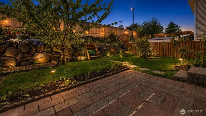 Property Photo:  14610  33rd Place W  WA 98087 